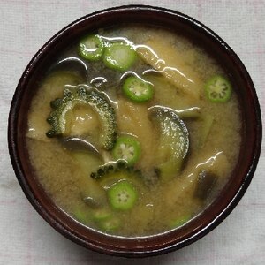 ゴーヤと茄子と油揚げの味噌汁